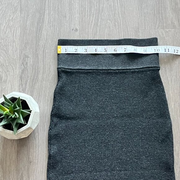 BNWOT WILFRED FREE Dark Grey Knit High-Waist Midi Bodycon Skirt (from Aritzia) - Picture 8 of 10